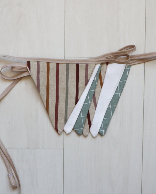 groen geblokt grid wit gestreept beige taupe ecru wit vlaggenlijn slingers van stof vlaggetjes van stof voor feestjes, verjaardagen, huwelijk, babyshower, kraamcadeau, pensioen
