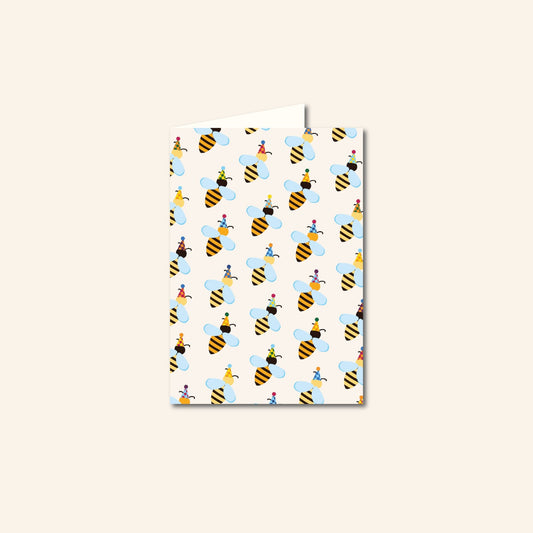 Wenskaart met illustratie van feestvierende bijen – Bijzonder Feestje uit de Feestbeest mini-collectie van Studio Bloos.