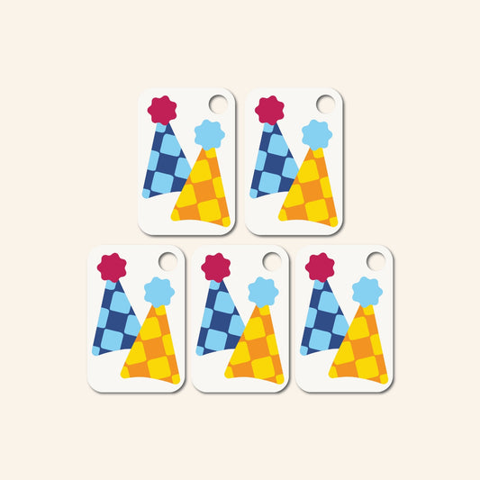 met handig gat om aan een bos bloemen of een cadeau te knopen cadeaulabels giftlabels feestje hartjes feestelijk beren knuffel troost felicitatie lief stoer feestmuts persoonlijk maken creatief versieren per tien verpakt. 10 stuks