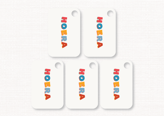 Set van 10 stijlvolle cadeaulabels met uniek handgetekend ontwerp van Studio Bloos, ideaal om cadeaus creatief en persoonlijk mee te versieren.