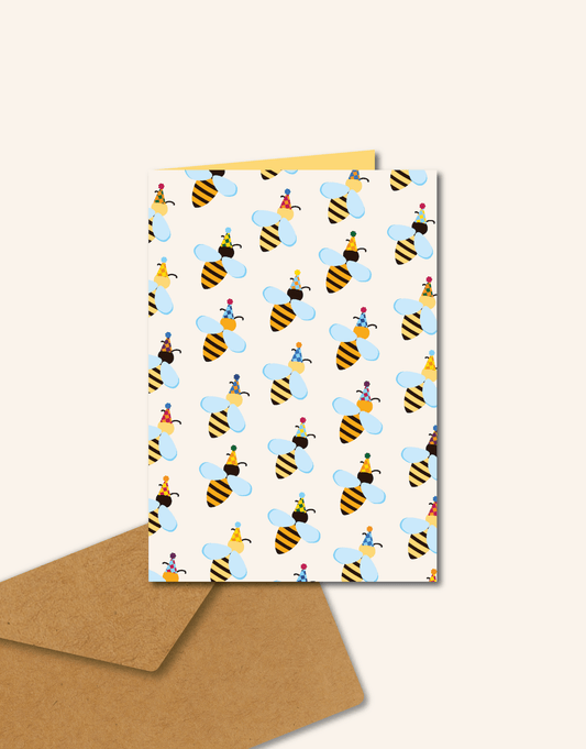 Wenskaart met illustratie van feestvierende bijen – Bijzonder Feestje uit de Feestbeest mini-collectie van Studio Bloos.