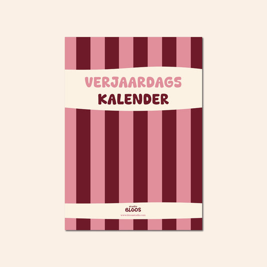 "Verjaardagskalender met donkerrood en roze strepen van Studio Bloos – stoere en schattige kalender om verjaardagen overzichtelijk bij te houden, perfect voor keuken, woonkamer of kantoor."