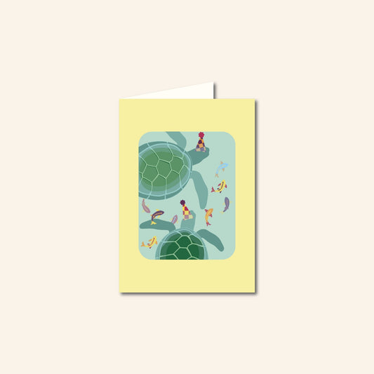 Wenskaart met illustratie van schildpadden met feestmutsen – Schildpadden Feestbeest van Studio Bloos.