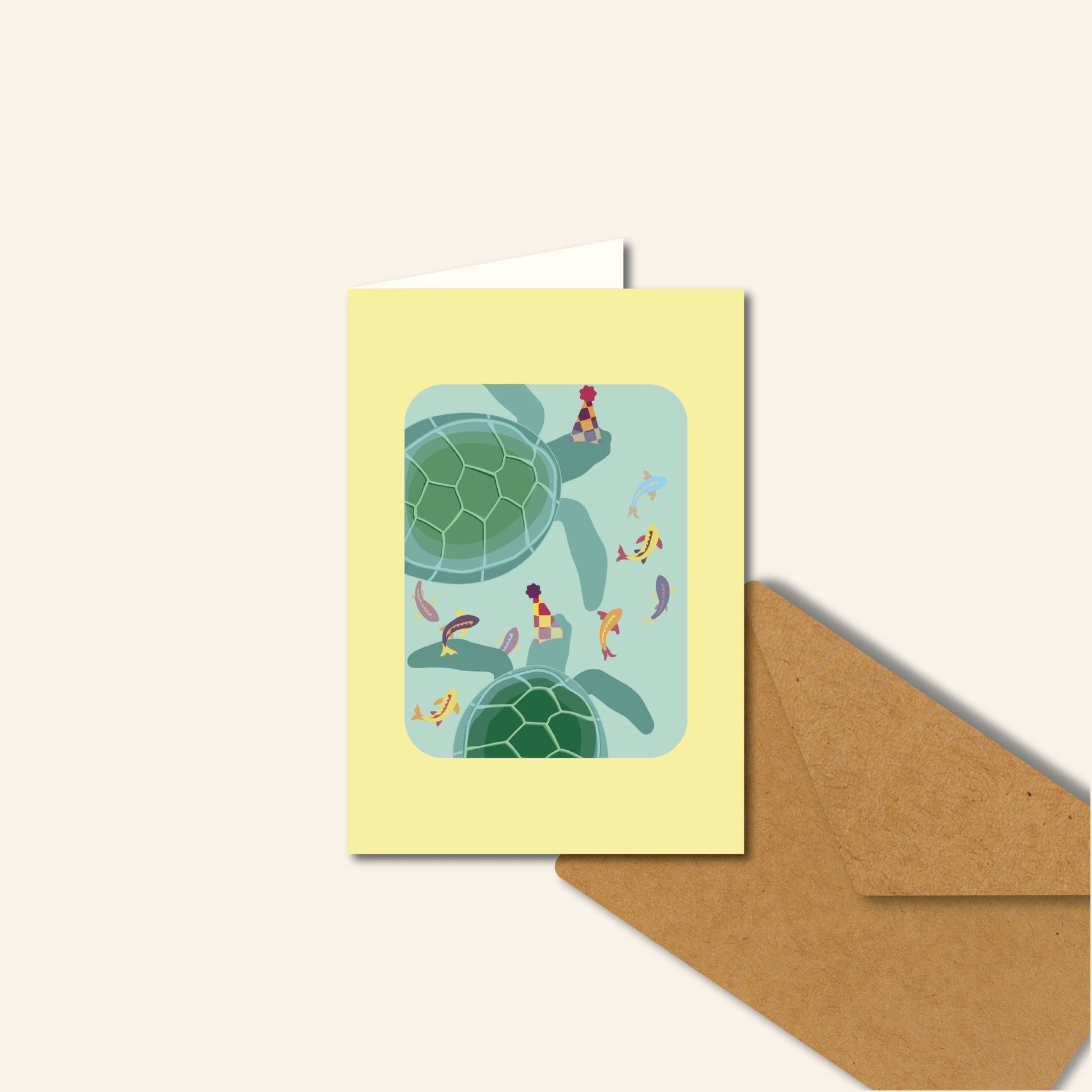 Wenskaart met illustratie van schildpadden met feestmutsen – Schildpadden Feestbeest van Studio Bloos.