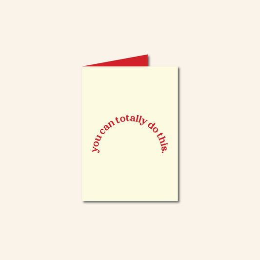 Witte minimalistische wenskaart met de tekst ‘You Can Totally Do This’ in een gebogen lijn – motiverende kaart van Studio Bloos.