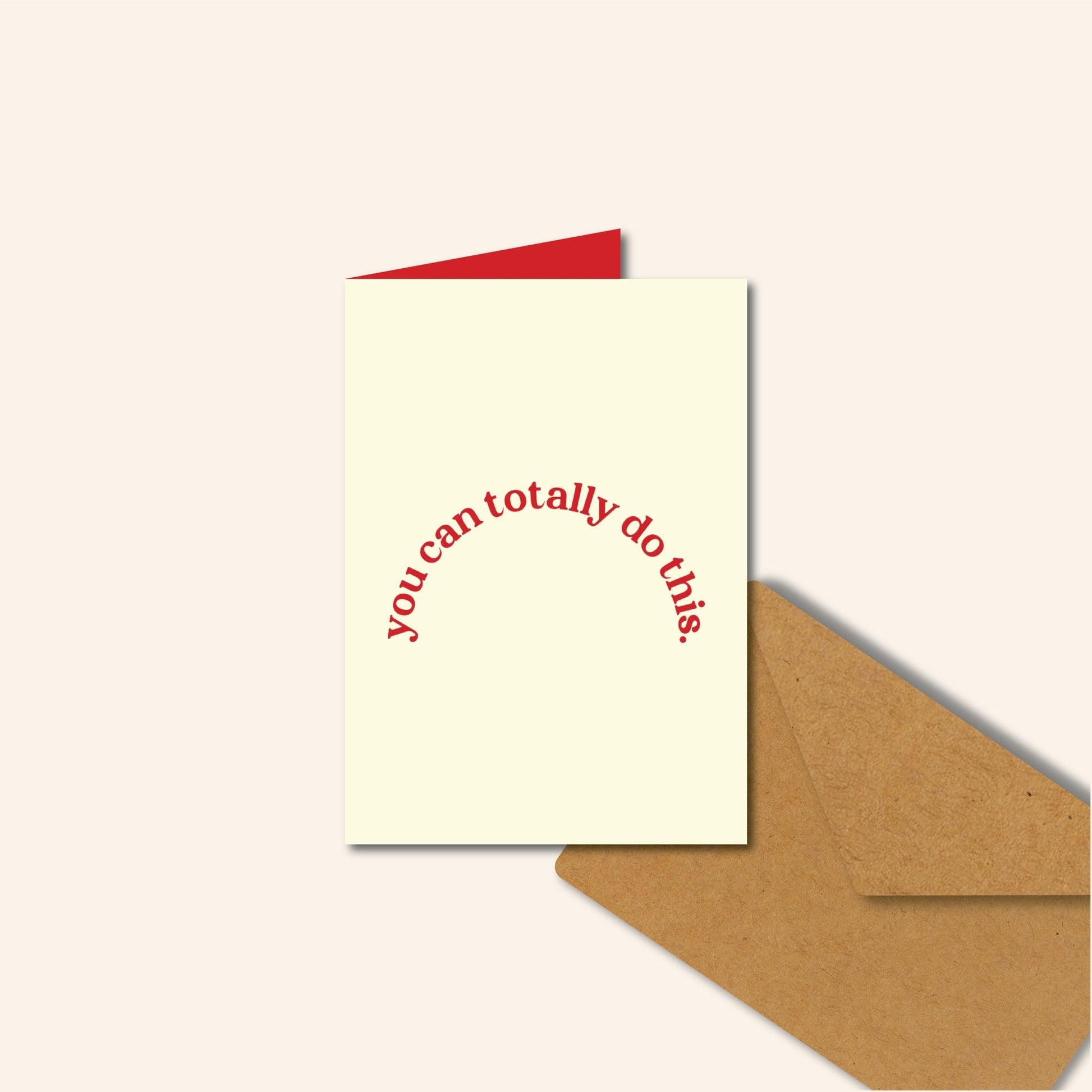 Witte minimalistische wenskaart met de tekst ‘You Can Totally Do This’ in een gebogen lijn – motiverende kaart van Studio Bloos.